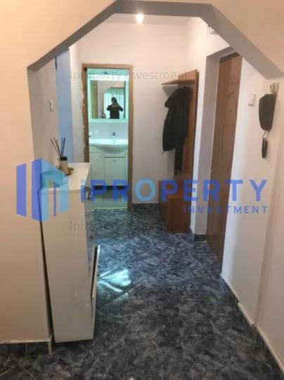 3 camere | Costin Georgian | Metrou