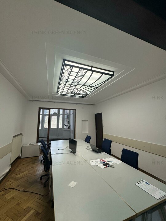 Birou spatios locatie buna