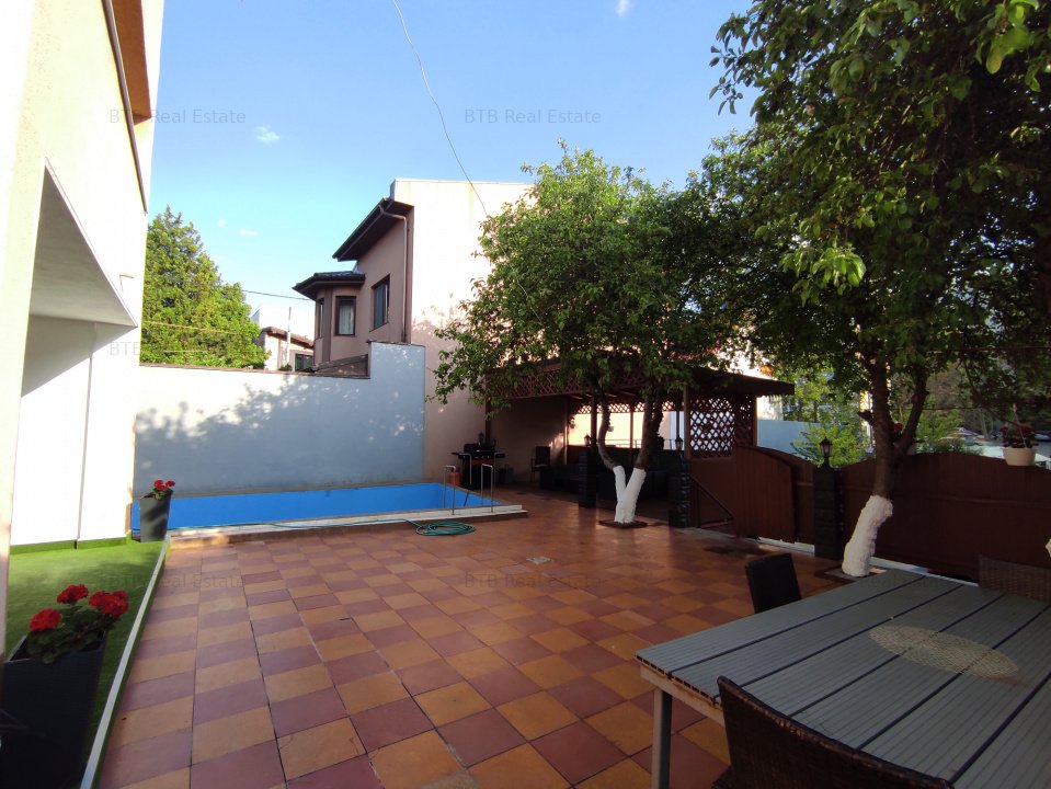 Vila S+P+1+M cu Piscina Teren 800 mp Iesire la 3 strazi Dristor