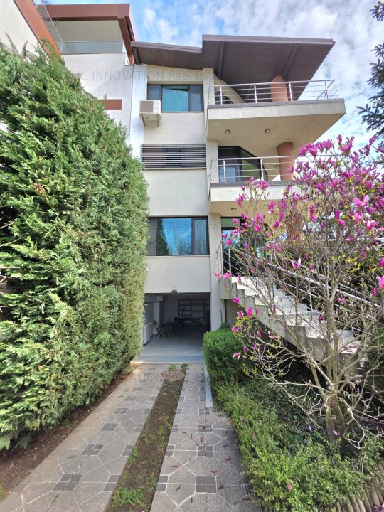 Vila de Inchiriat - Zona Baneasa, cu vedere spre lac - Rezidential / Birouri