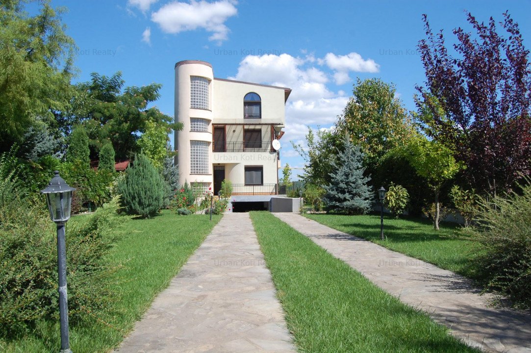 Vila cu piscina si deschidere la Lacul Snagov
