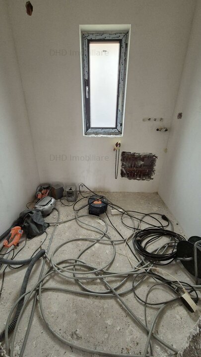 Casa plan parter BARNOVA, toate utilitatile, strada principala