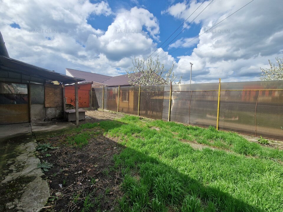 casa mica cu teren de 290 mp in zona deosebit de frumoasa-RONAT