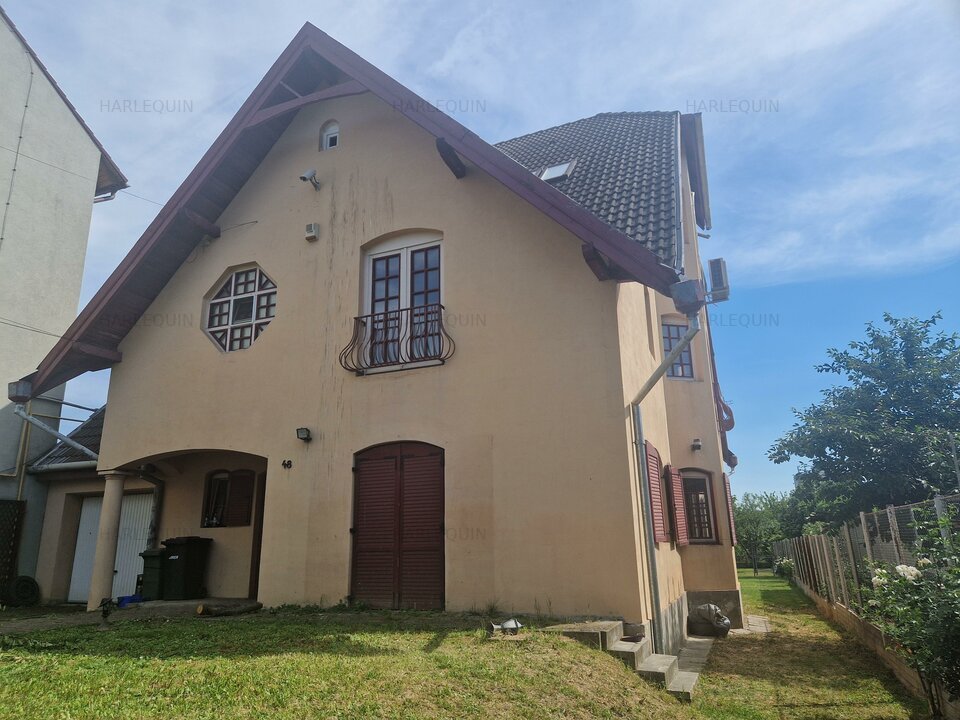 Casa individuala cu o arhitectura deosebita zona extrem de frumoasa POMICULTURII