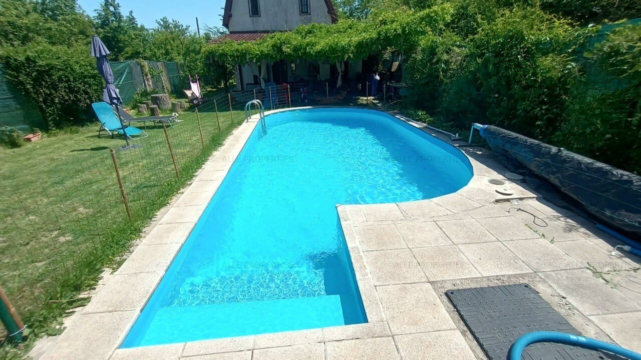 Vila snagov vis a vis de Palatul Snagov piscina