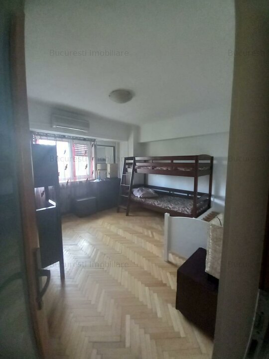 Piata Unirii,doua grupuri sanitare,uscatorie,