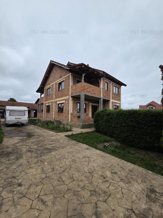 Casa cu etaj de vanzare in Vetis