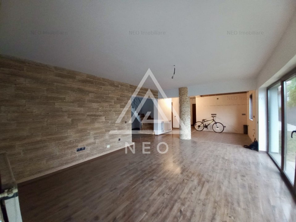 Casa de vanzare cu piscina si spatiu comercial in Cluj Napoca
