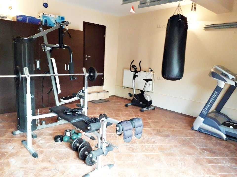 Casa de vanzare| Piscina si vedere la padure | Snagov