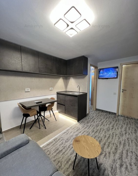 Garsoniera LUX de inchiriat - 30 mp utili, parcare privata, zona coresi-Brasov