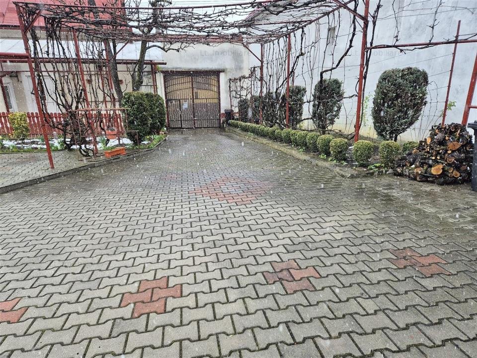 Casa DE VANZARE , zona centrala, REGHIN