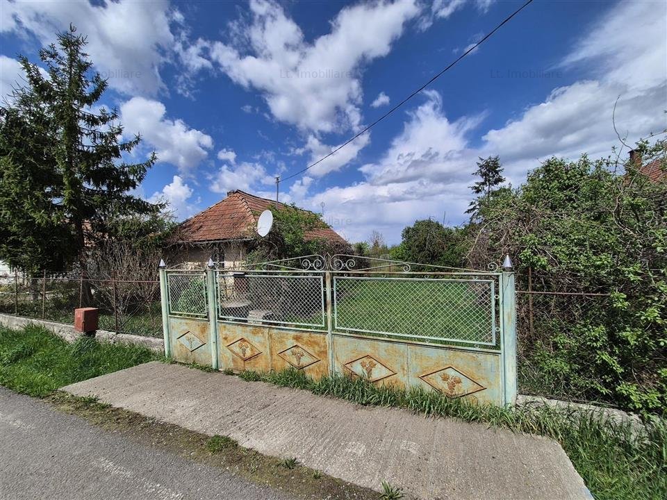 Casa batraneasca DE VANZARE, la 6 KM de Tg. Mures
