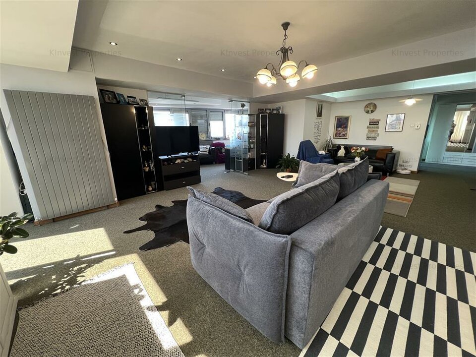 Inchiriere penthouse strada Toamnei // 1 loc parcare // singur pe etaj