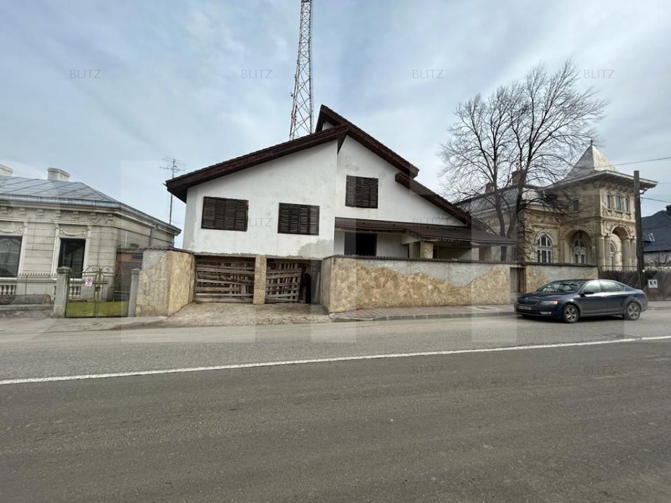 Casa spatioasa cu potential imens - in inima orasului!
