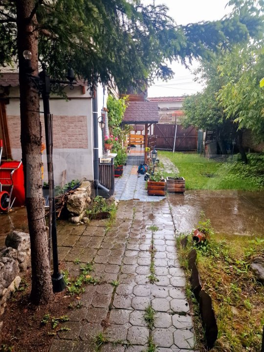 Casa cu doua corpuri, Zarnesti,pretabil pensiune sau casa de familie