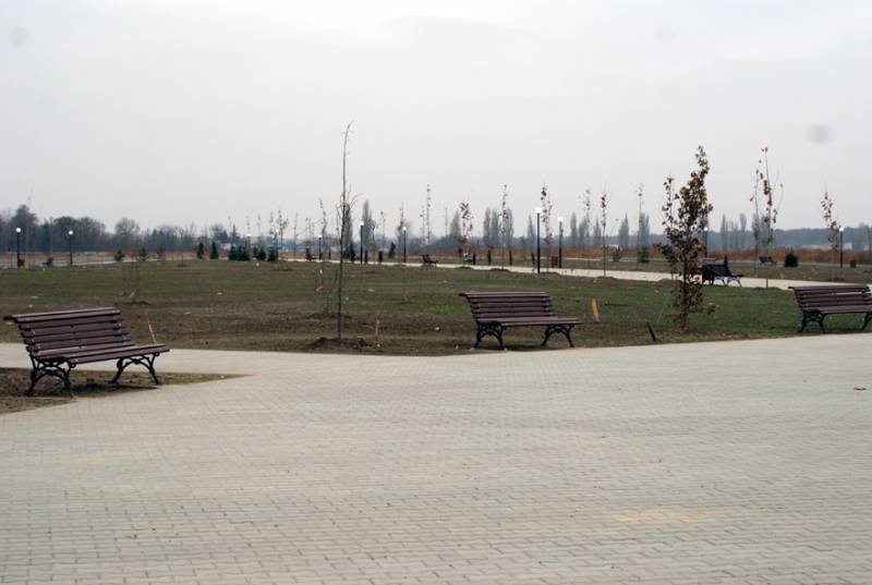parc Lacu Dulce: parcul nou inaugurat pe data de 16.11.2011 se afla in imediata vecinatate a terenului - imaginea 3