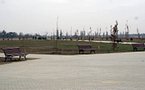 parc Lacu Dulce: parcul nou inaugurat pe data de 16.11.2011 se afla in imediata vecinatate a terenului
