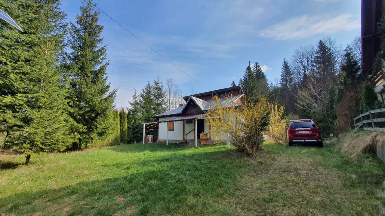 Proprietar, vând casă de vacanţă şi teren 3650 mp. CHEIA Prahova..