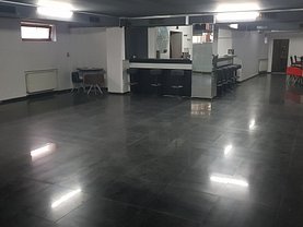 Vânzare spaţiu comercial