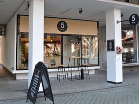 Vânzare spaţiu comercial