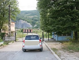 Vânzare hala cu teren