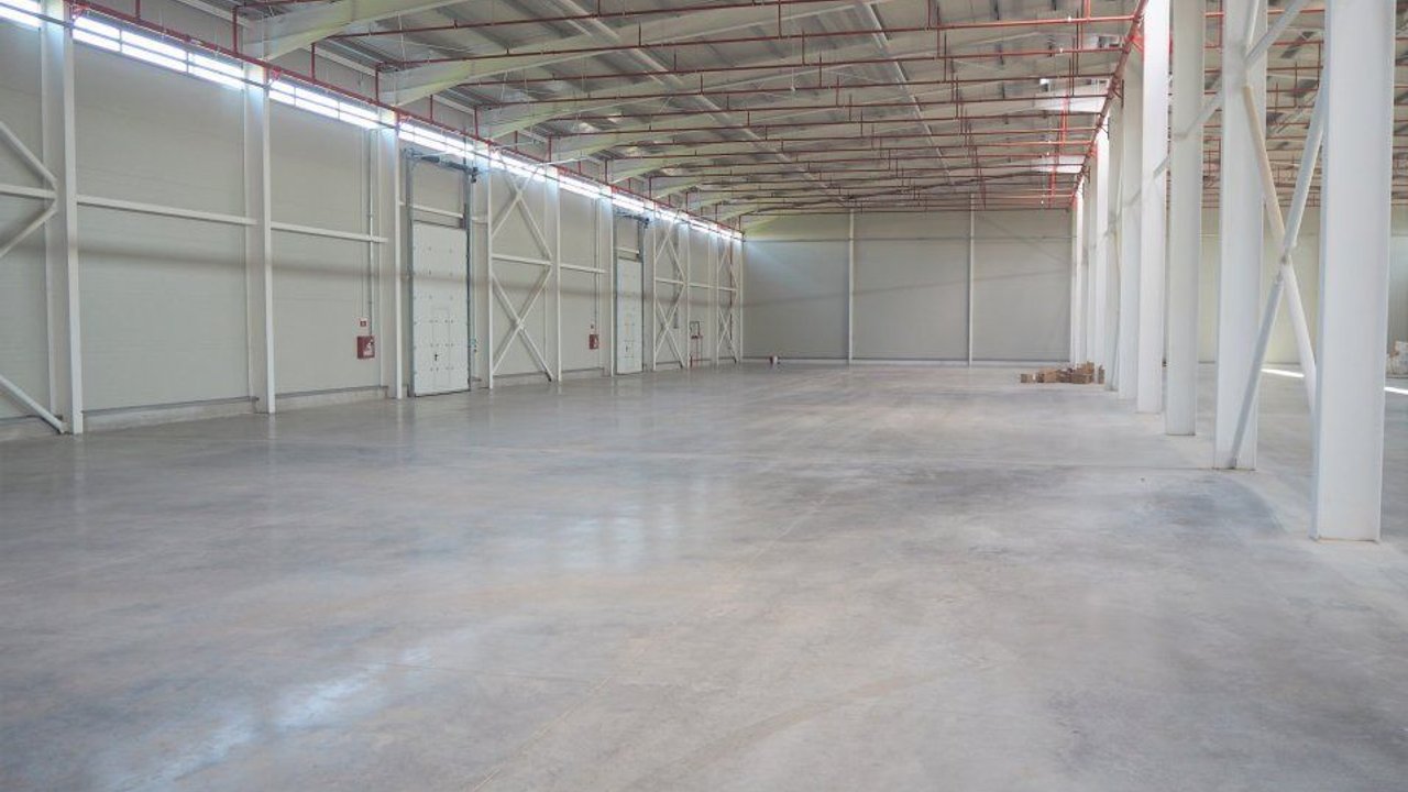 Depozit, hale cu birouri si parcare, de inchiriat- zona Drumul intre Tarlale