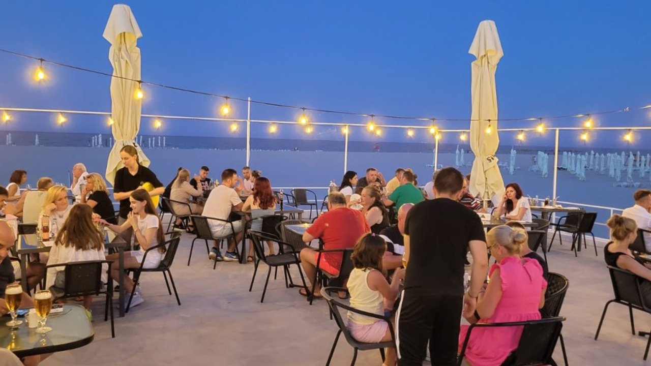 Spaţiu/spatii alimentaţie publică în zona hotel Modern, chirie sezon