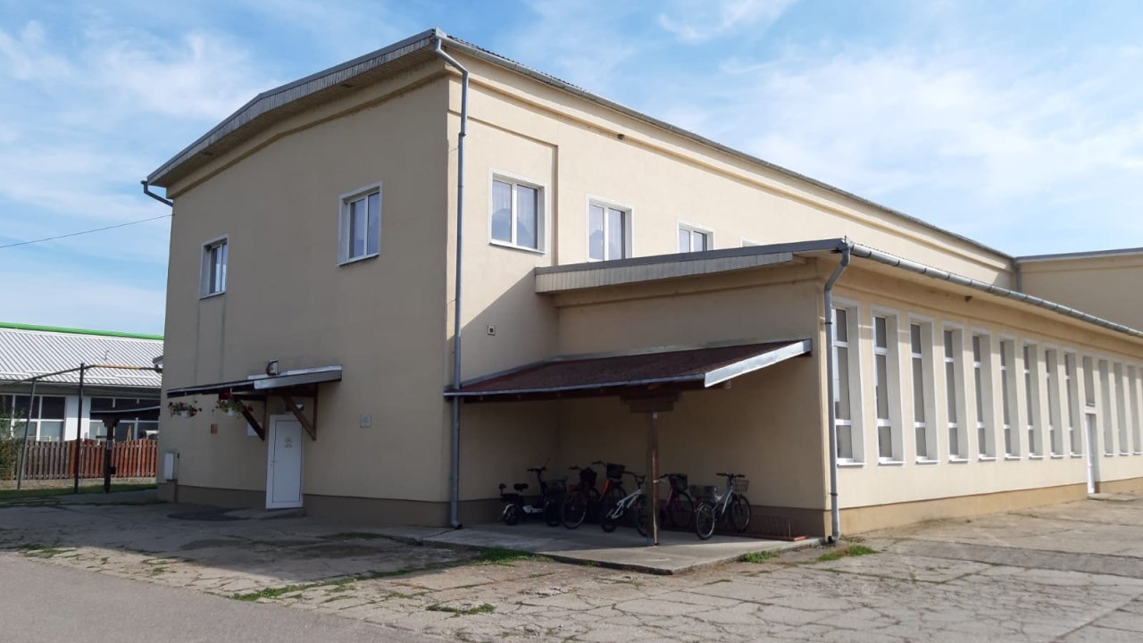 Cladire P+1, 1600mp utili cu teren aferent in localiatea Carei