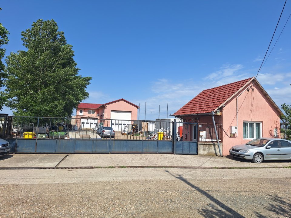 Spaţiu comercial industrial, imobil construcţii cu teren de 2.300 mp.