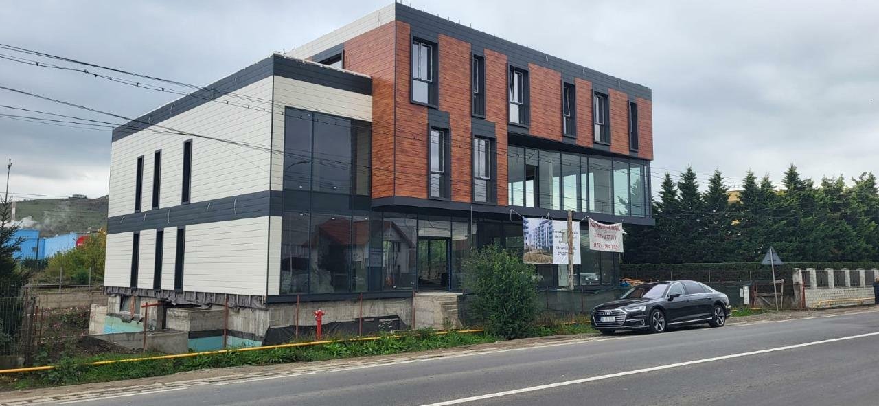 inchiriez spatii comerciale in imobil situat in Sannicoara ,str.Clujului,nr.20