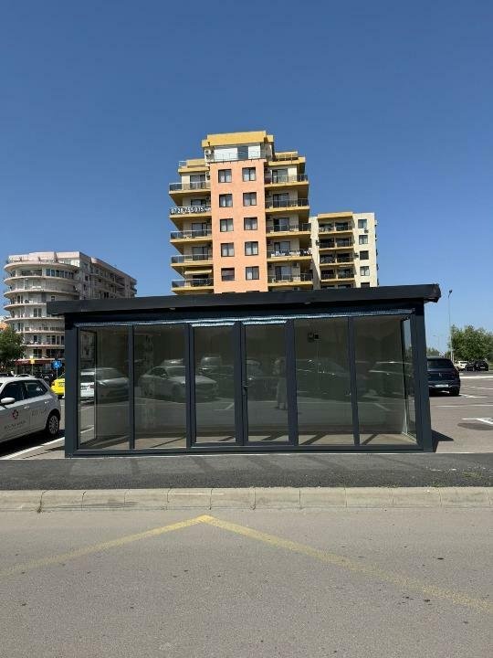 Container amenajat pentru showroom, disponibil in Mamaia zona cluburi.
