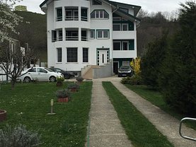 Casa de închiriat 10 camere, în Piatra-Neamţ, zona Sărata
