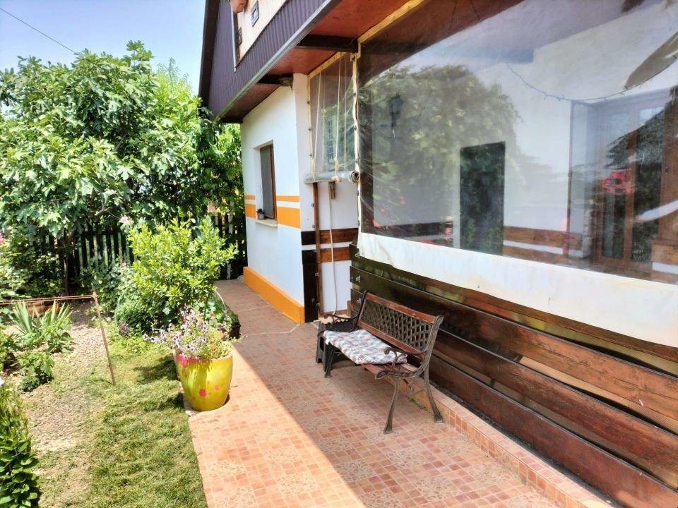 Casa racoroasa  P+M ,canalizare,magazin, scoala ,balta, fotovoltaice.
