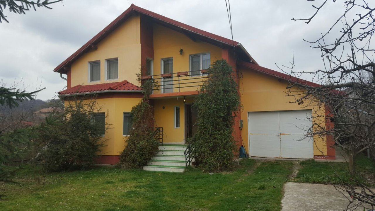Vila curtea de Arges casa/vila cu 4 camere de vanzare in Curteade