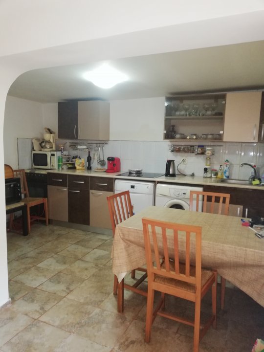 Bucureşti sector 2 zona Piata Delfinului Pantelimon, casa/vila cu 3
