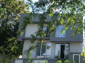 Casa de vânzare 7 camere, în Mihailesti, zona Central