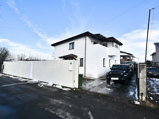 Vilă Corbeanca, Tamaşi, P+1, beton armat şi cărămidă, mobilată, consum