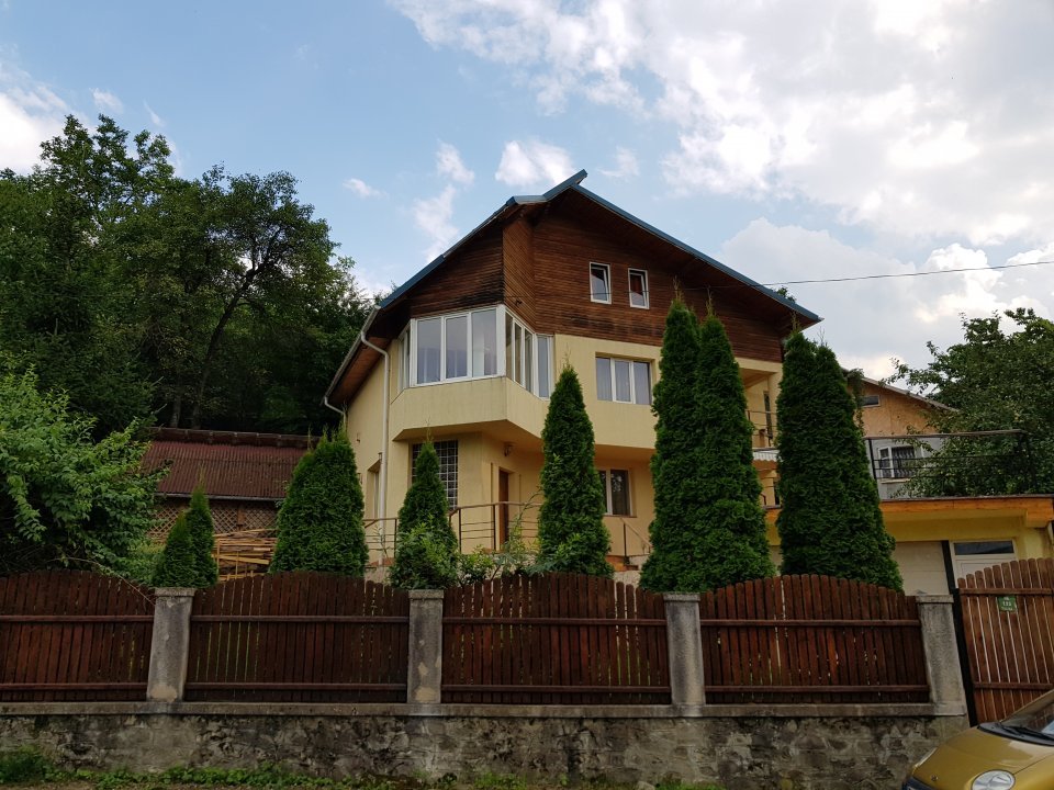 Casa de vanzare Telega, Prahova - casa/vila cu 8 camere de vanzare in ...