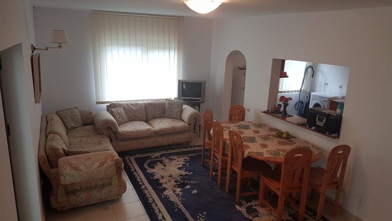 Vila Snagov, p+1,150mp, 3 dormitoare,aer conditionat,internet,cablu tv, piscina