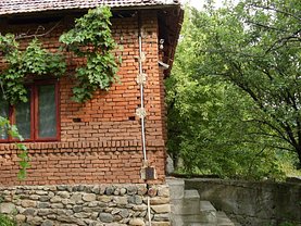 Casa 3 camere în Grosani