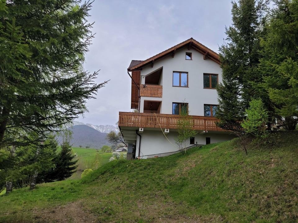 Casa de locuit in satul Pestera, comuna Moieciu/Brasov