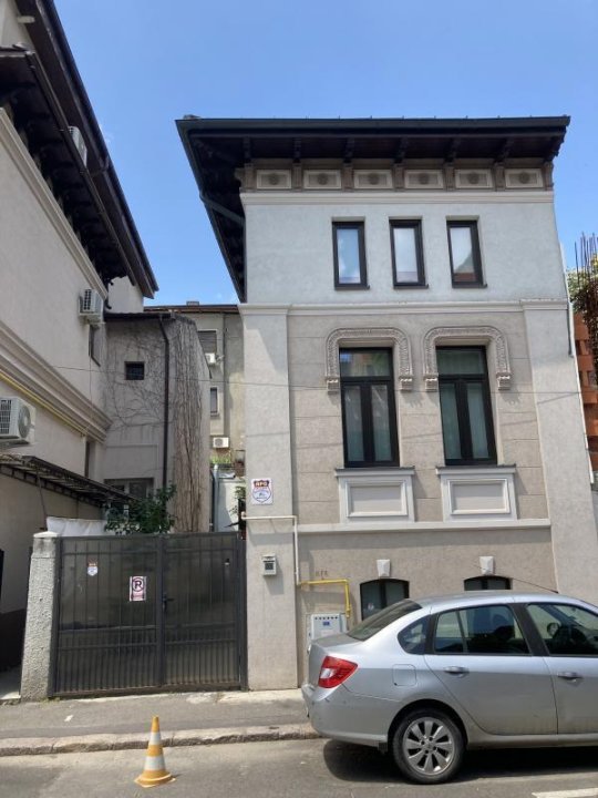 De vanzare casa moderna, la curte, Bucuresti, ultracentral, Piata