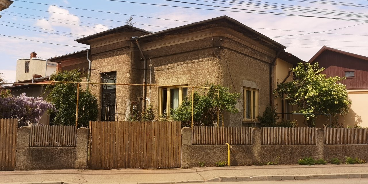 Casa la curte Ploieşti, central, bulevard - imaginea 1
