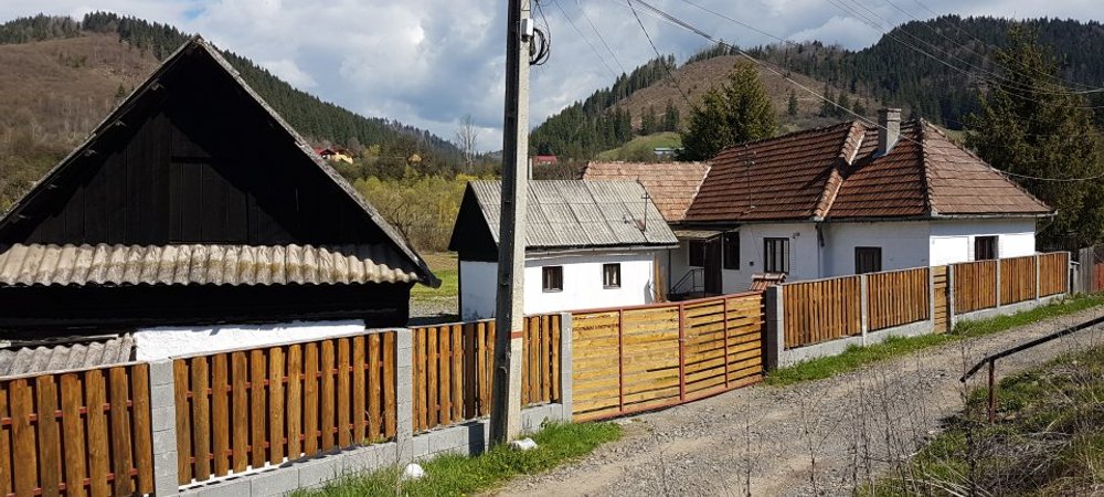 Casa De Lemn Batraneasca Teren 2866 Mp Casa Vila Cu 4 Camere De Vanzare In Lunca Bradului