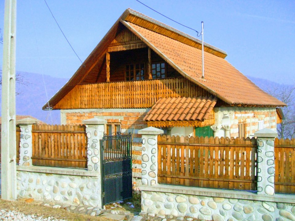 Casă de vânzare, Ocniţa (Ocnele Mari, Vâlcea), zonă superbă