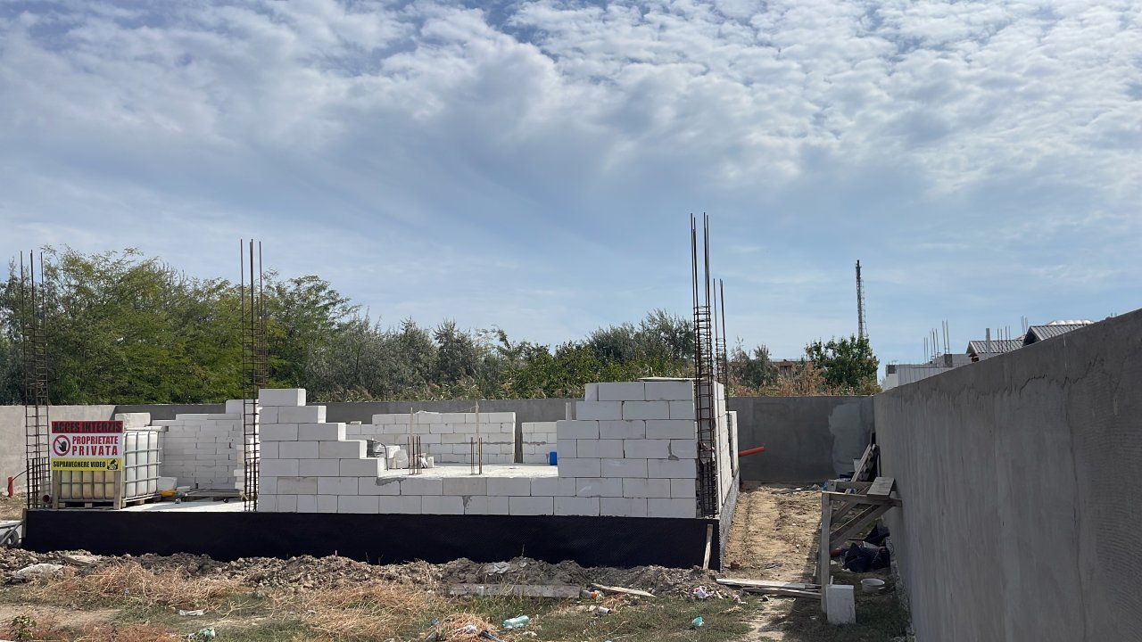 Casa mediteraneană P+1E in constructie 40% Navodari Midia teren 400m2 proprietar
