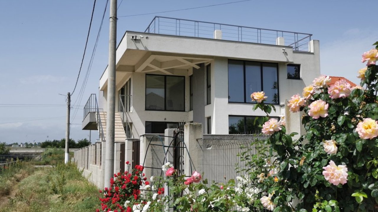 Ovidiu Sud ideal clinica , office , showroom &icirc;nchiriere pe  termen l