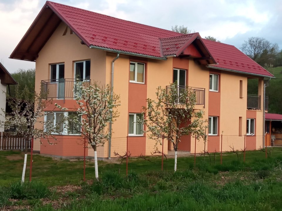 Casa de vanzare individuala, 192 mp, Stolna, langa Luna de Sus casa