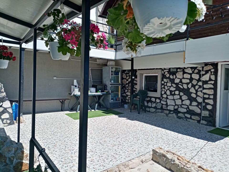 Pensiune Clisura Dunarii, vand sau schimb + diferenta