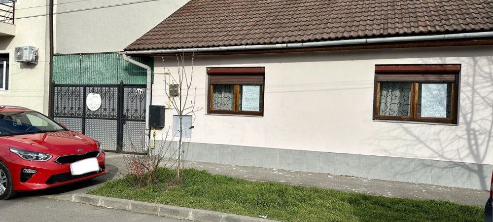 Casa de vanzare in zona cantemir, Oradea, 3 camere, singur in curte, gaz, garaj! - imaginea 0 + 1